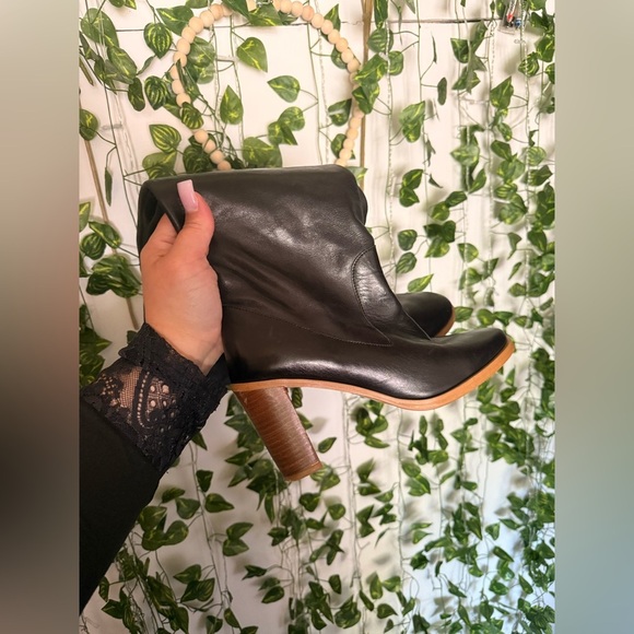 Won Hundred Black Leather Knee-High Boots - Picture 4 of 8